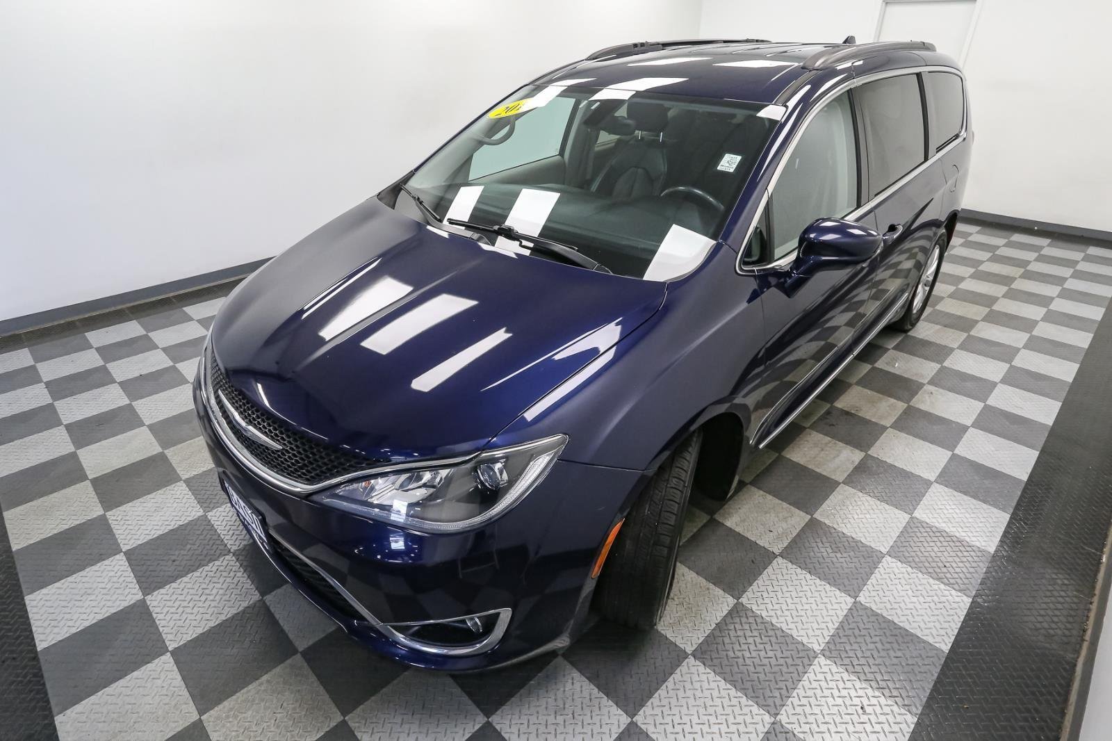 2017 Chrysler Pacifica Touring L photo 6