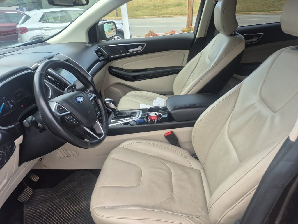 2016 Ford Edge Titanium photo 10