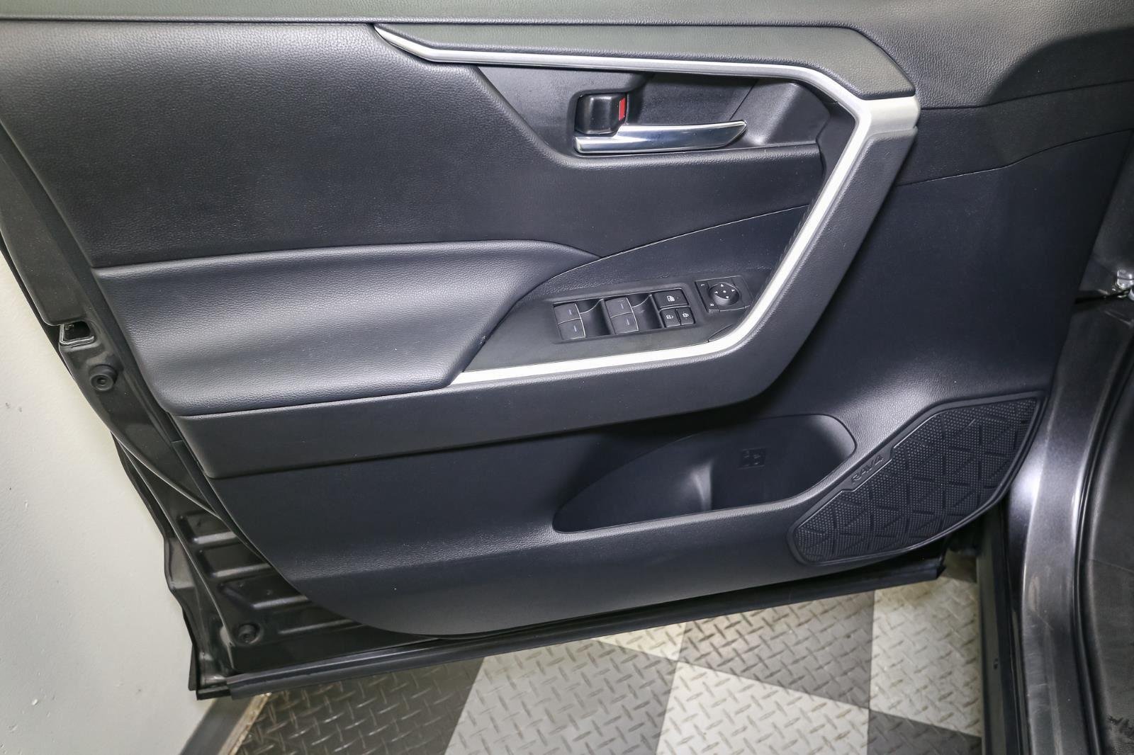 2022 Toyota RAV4 Hybrid SE photo 33