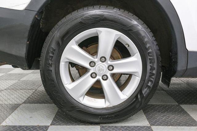 2014 Toyota RAV4 XLE photo 11