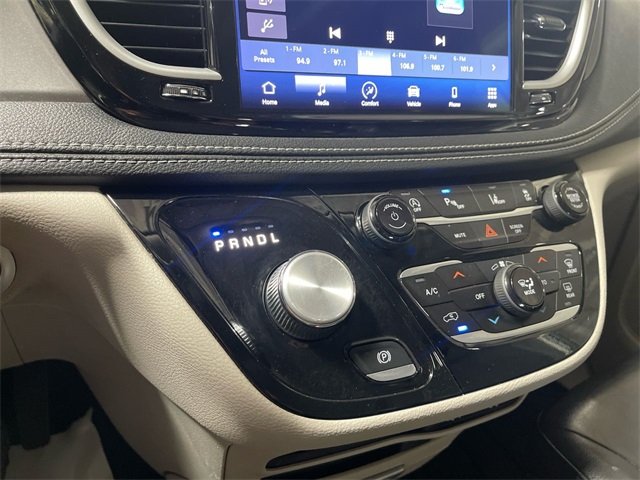 2022 Chrysler Pacifica Touring L photo 20