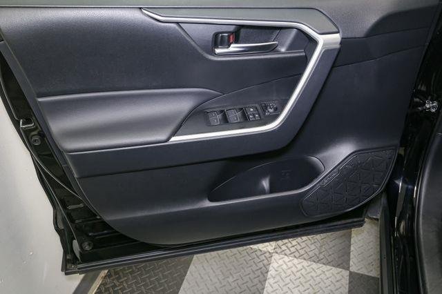 2025 Toyota RAV4 XLE photo 35