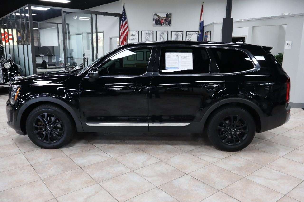 2022 Kia Telluride LX photo 2