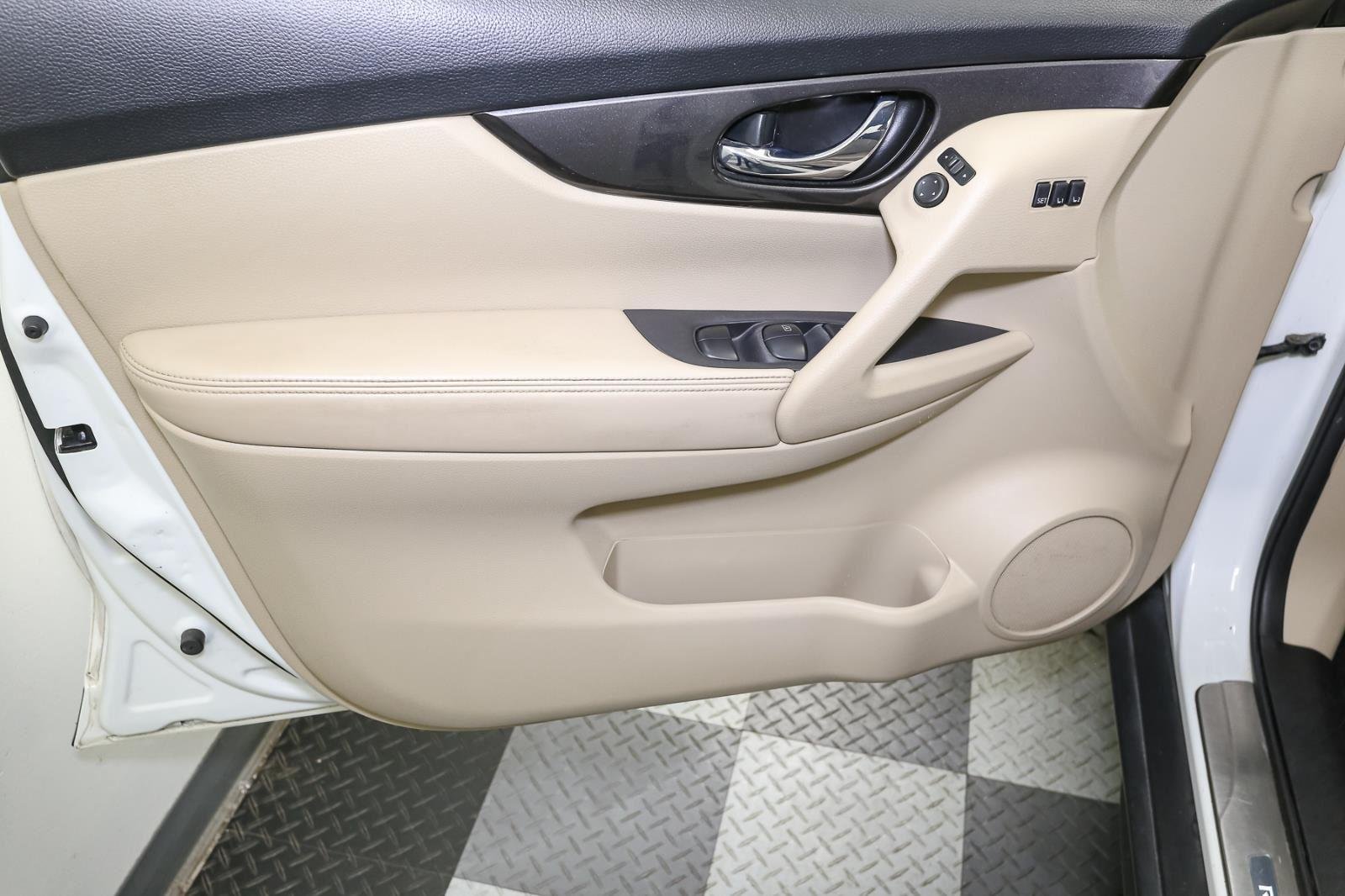 2019 Nissan Rogue SV photo 41