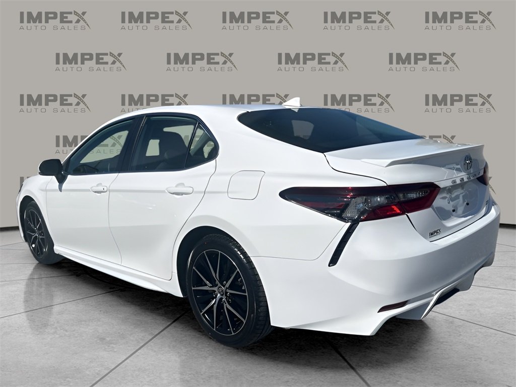 2024 Toyota Camry SE photo 3