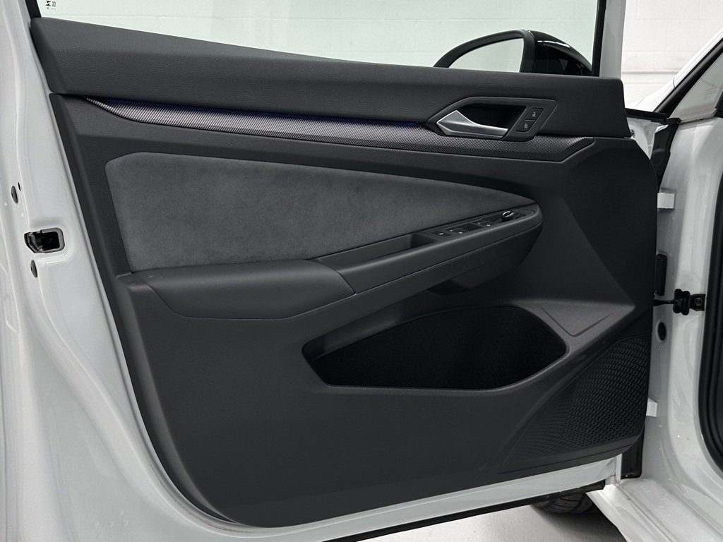 2025 Volkswagen Golf R 2.0 TSI photo 23