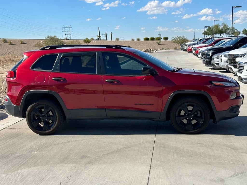 2016 Jeep Cherokee Altitude photo 2