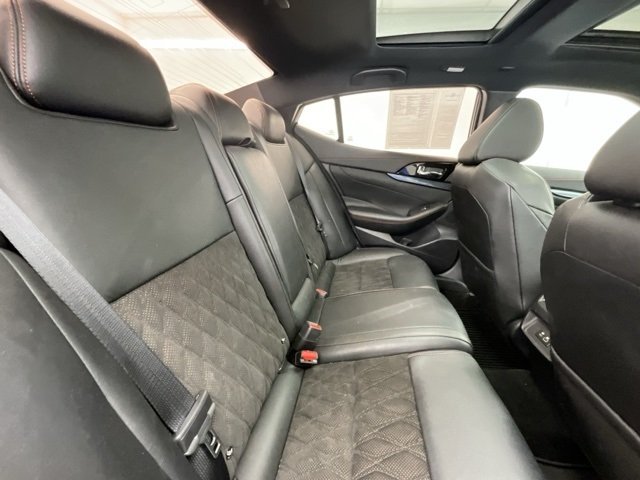 2022 Nissan Maxima SR photo 12