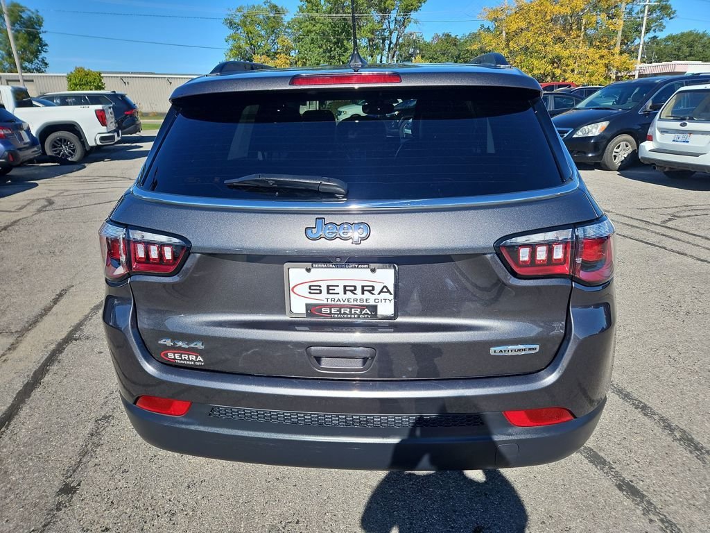 2022 Jeep Compass Latitude Lux photo 4
