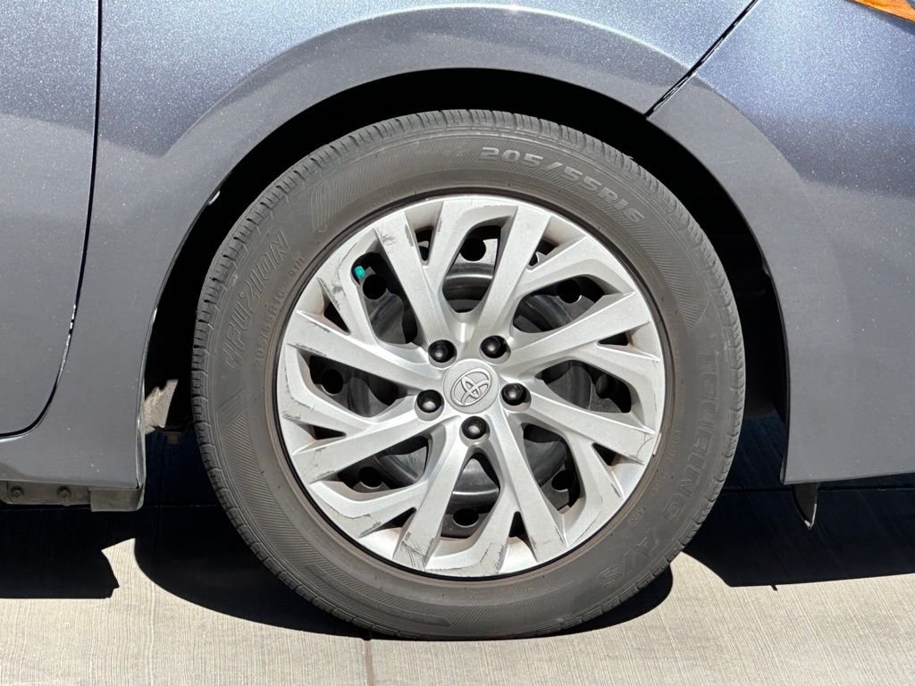 2019 Toyota Corolla LE photo 4