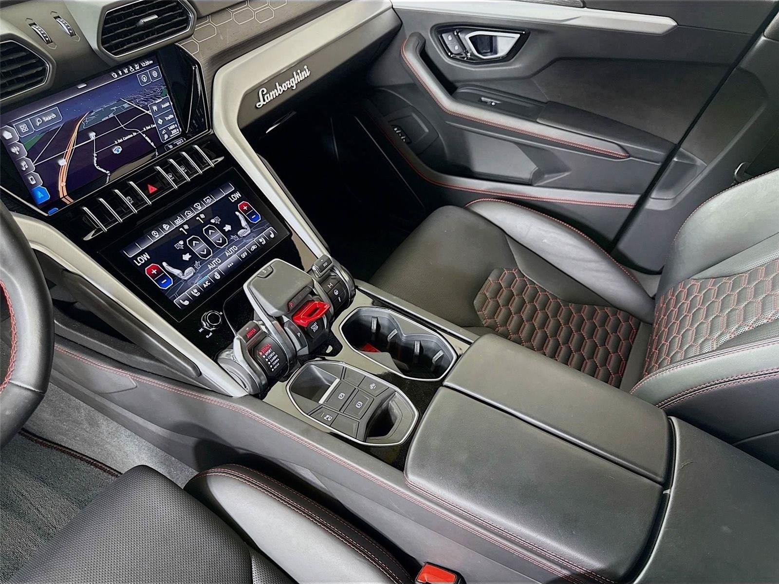 2020 Lamborghini Urus photo 22
