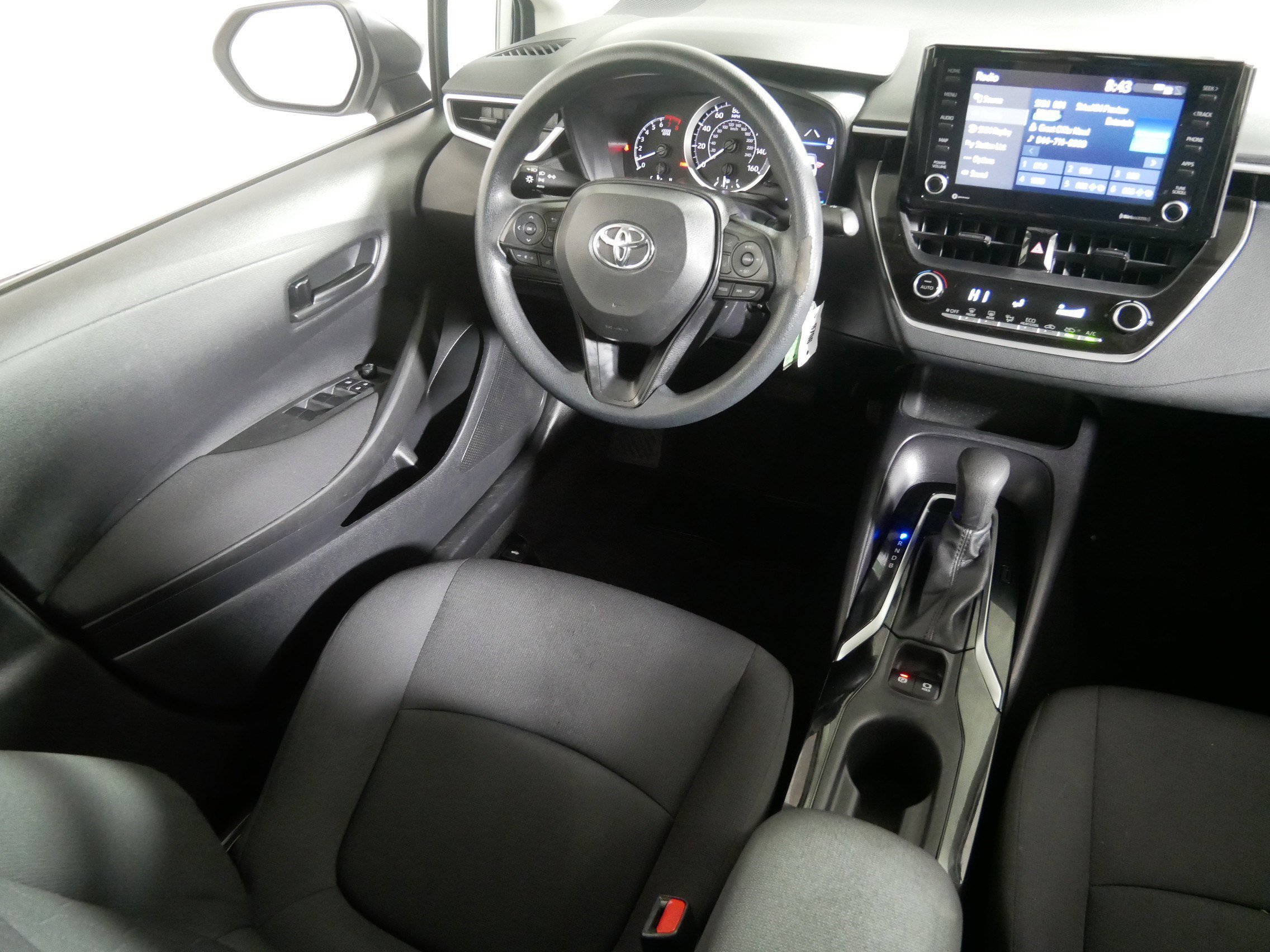 2022 Toyota Corolla LE photo 9