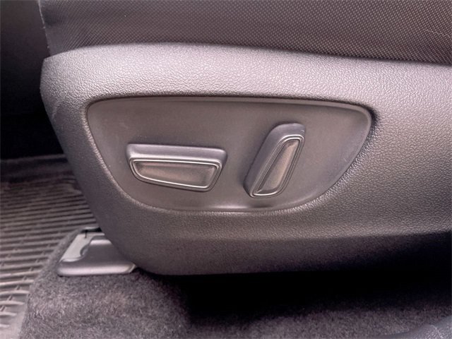 2024 Toyota Highlander LE photo 3