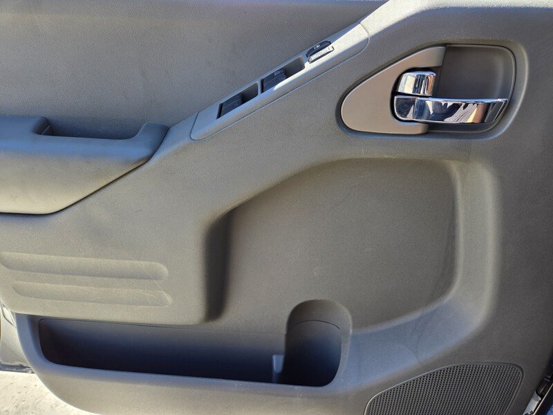 2017 Nissan Frontier SV photo 13