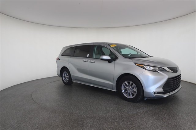 2023 Toyota Sienna XLE photo 27