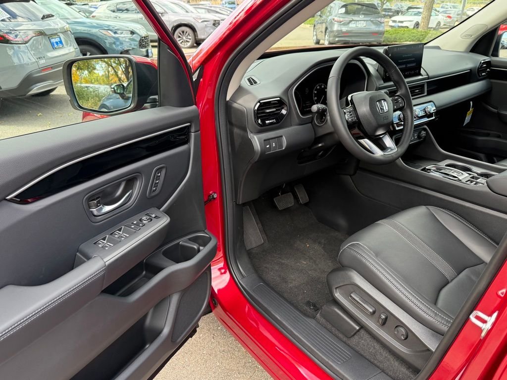 2025 Honda Pilot Touring photo 8