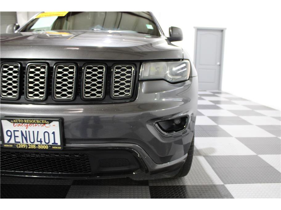 2018 Jeep Grand Cherokee Altitude photo 4