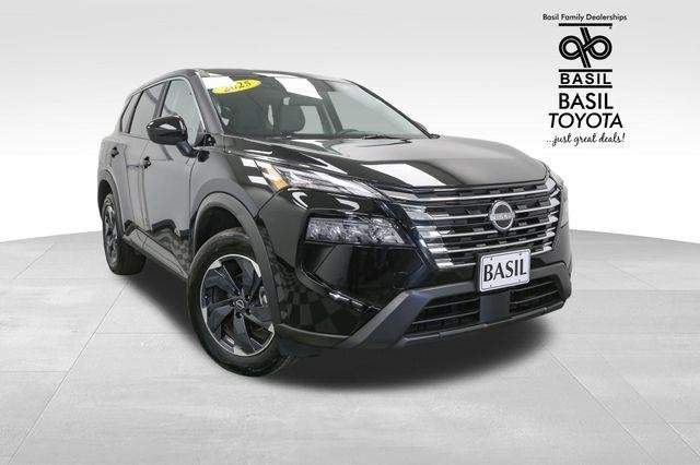 2025 Nissan Rogue SV photo 2