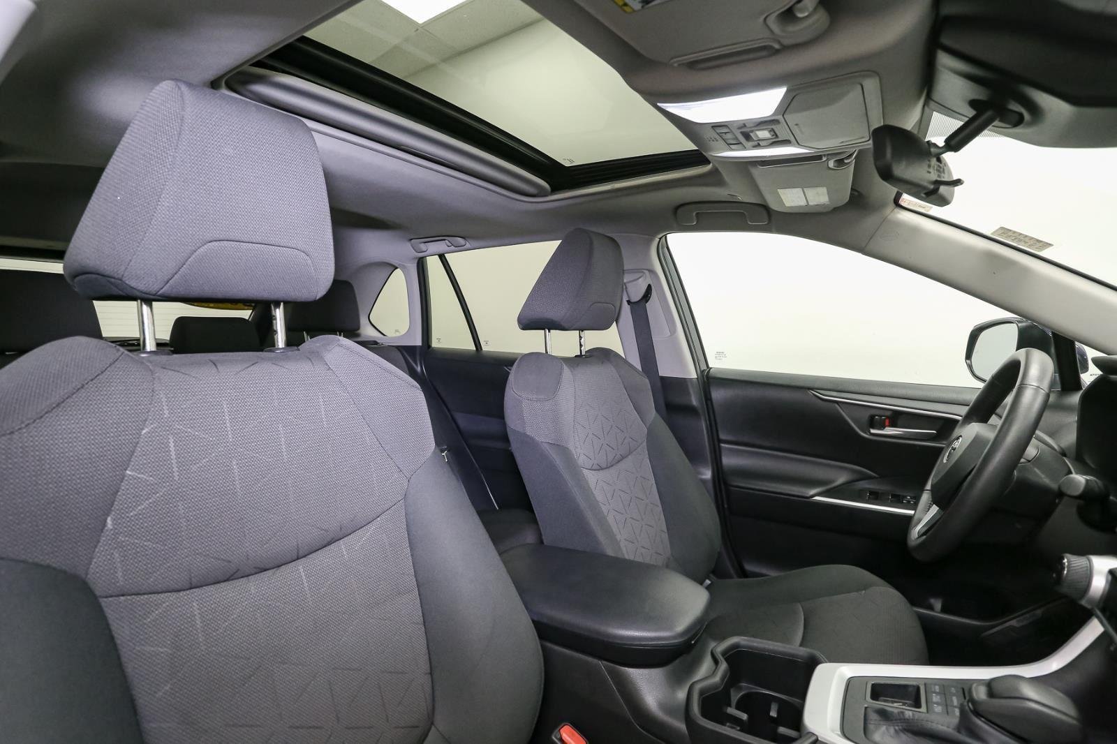 2024 Toyota RAV4 XLE photo 16