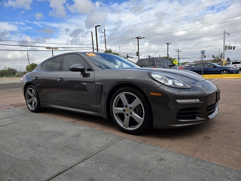 2016 Porsche Panamera Base photo 4