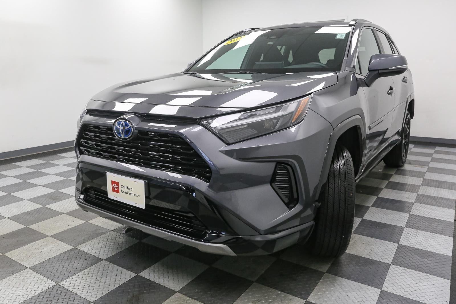 2022 Toyota RAV4 Hybrid SE photo 4