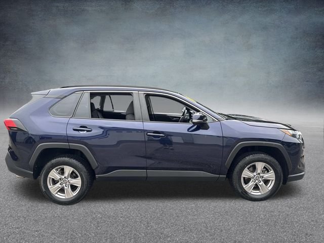 2023 Toyota RAV4 XLE photo 3
