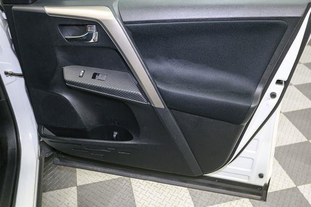 2014 Toyota RAV4 XLE photo 14