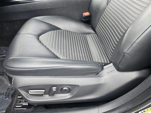 2018 Toyota Camry SE photo 19