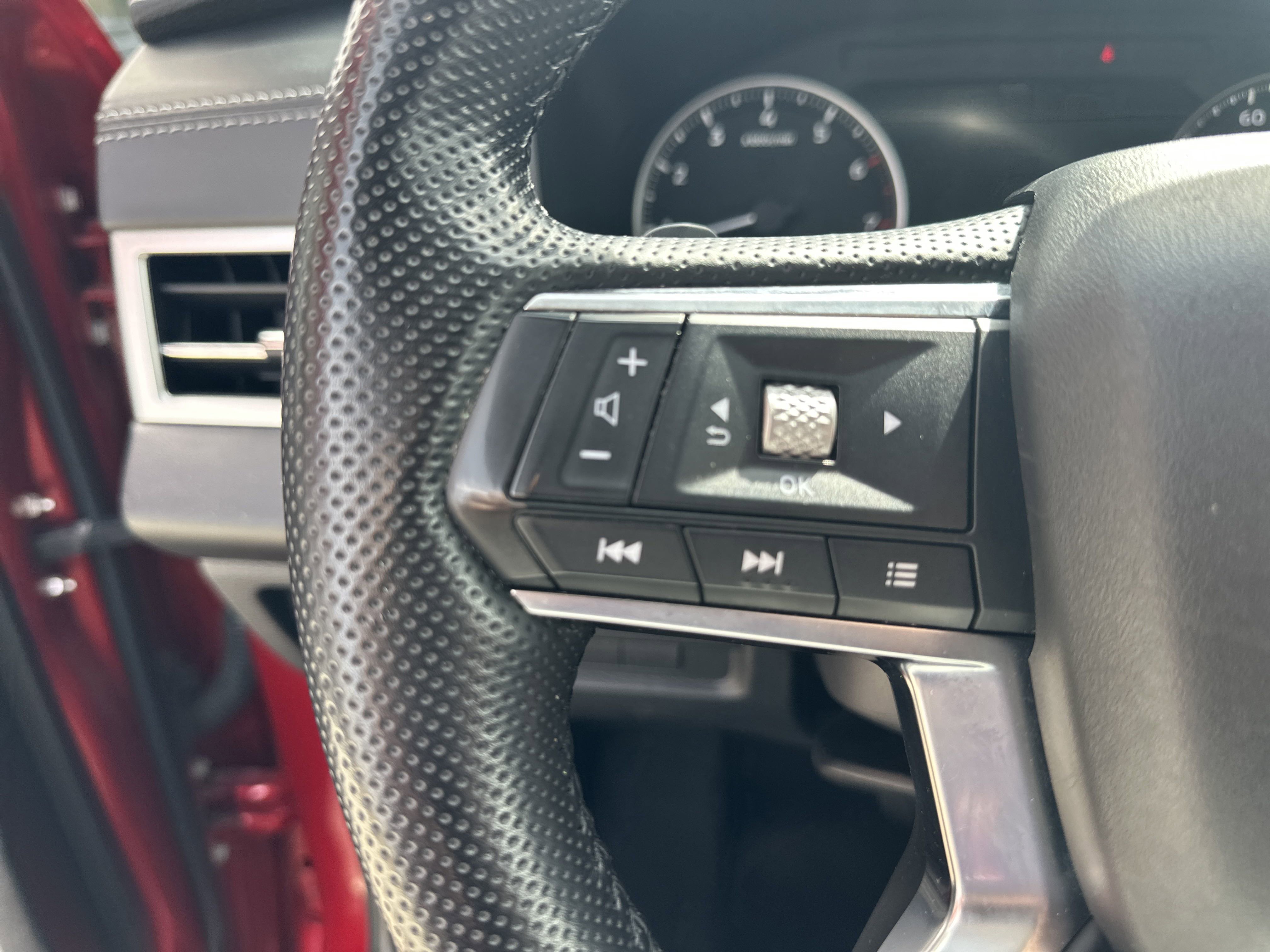 2022 Mitsubishi Outlander Black Edition photo 4