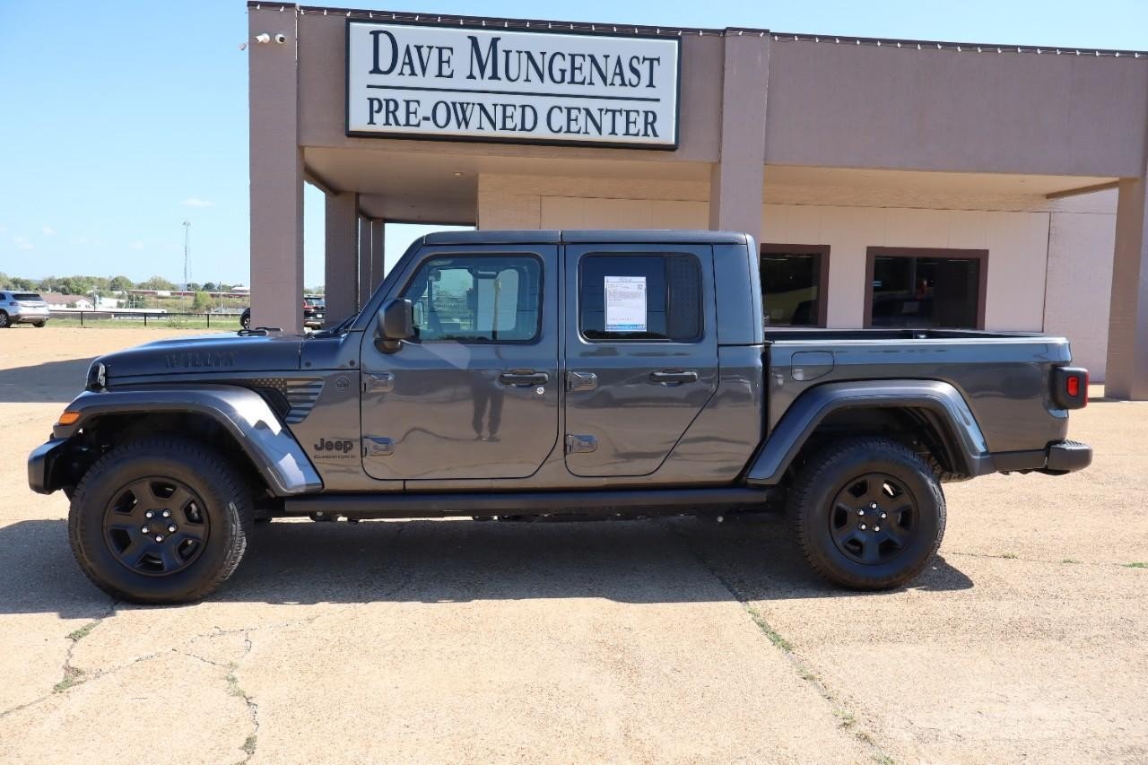 2023 Jeep Gladiator Willys photo 2