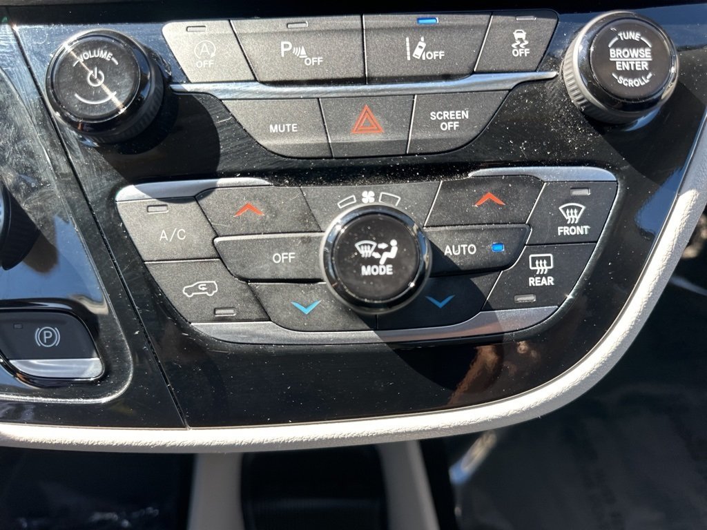 2024 Chrysler Pacifica Touring L photo 21