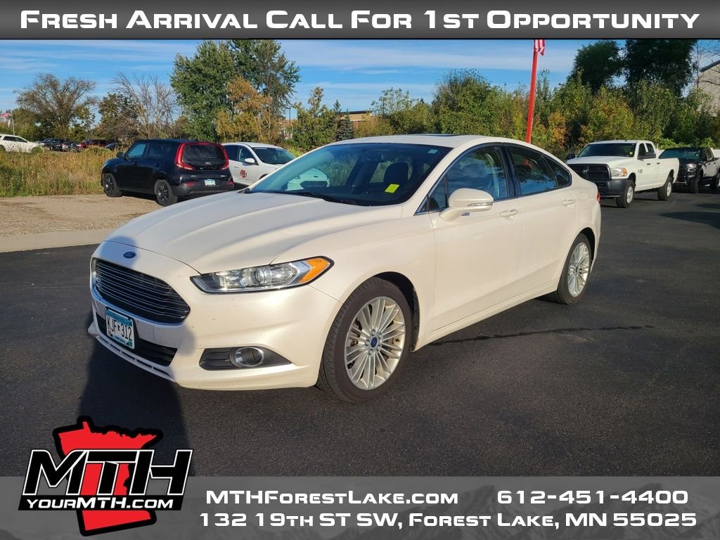 2014 Ford Fusion SE photo 2