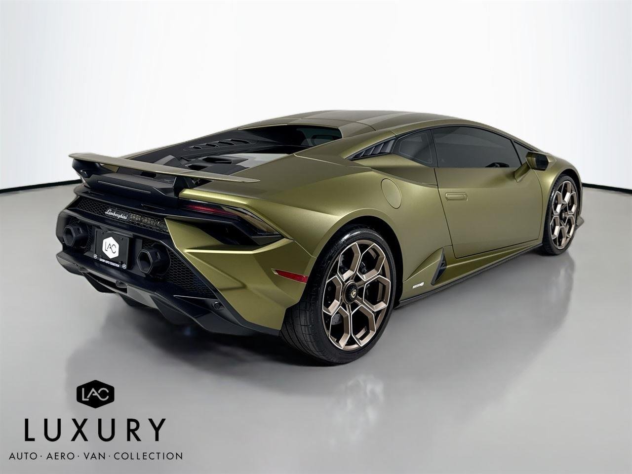 2023 Lamborghini Huracan Tecnica photo 4