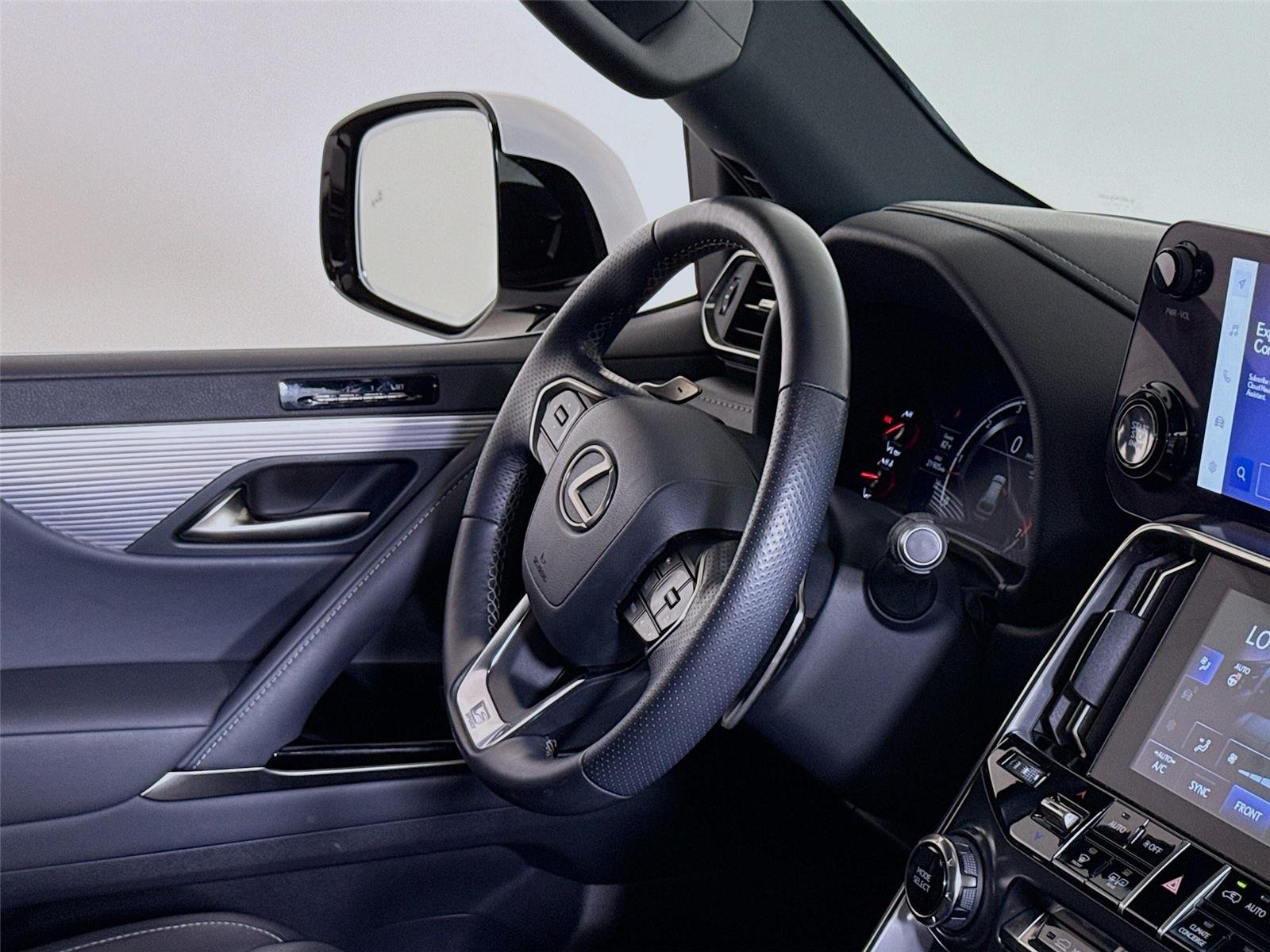 2023 Lexus LX 600 F SPORT photo 31