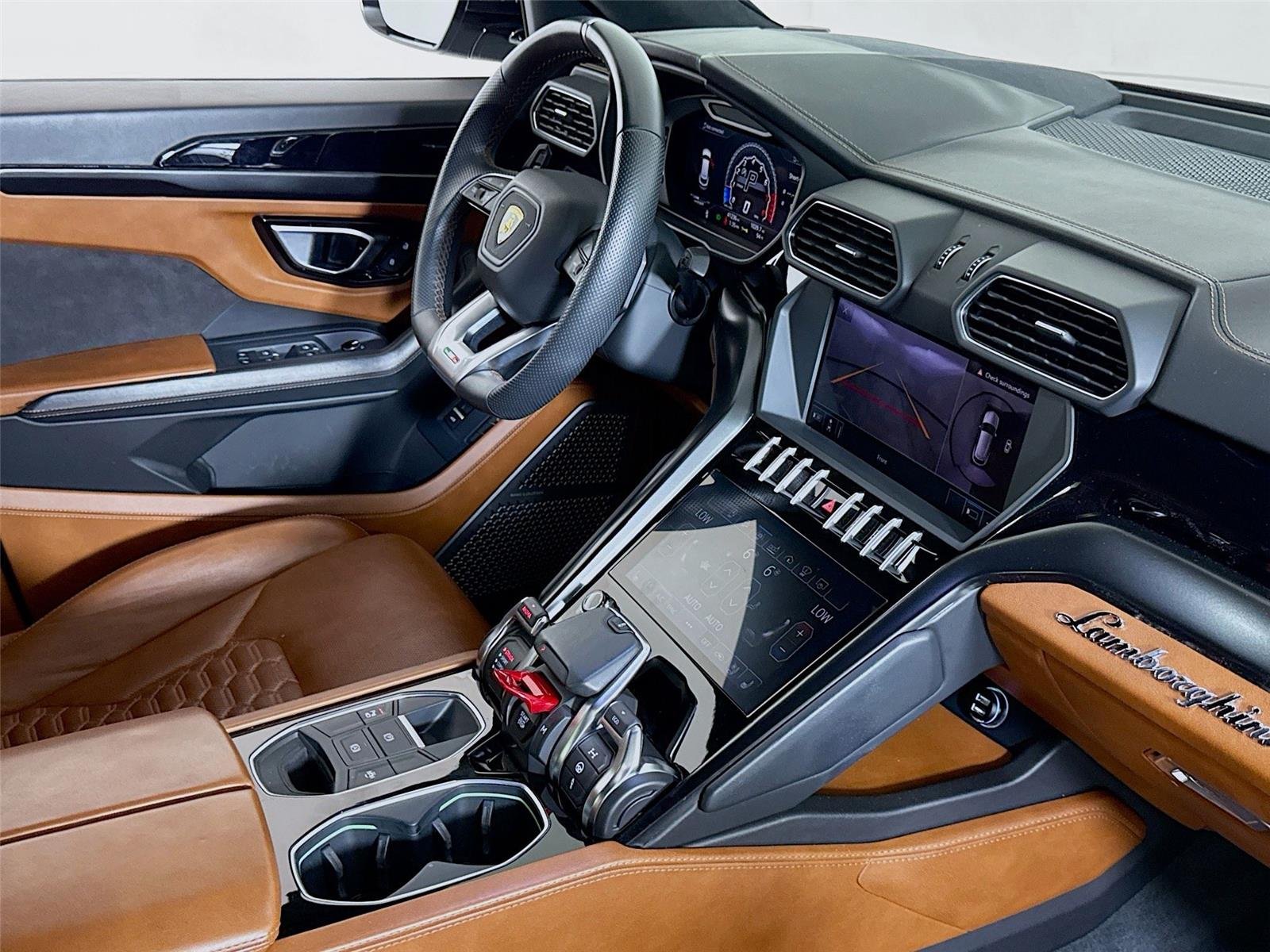 2019 Lamborghini Urus Base photo 32