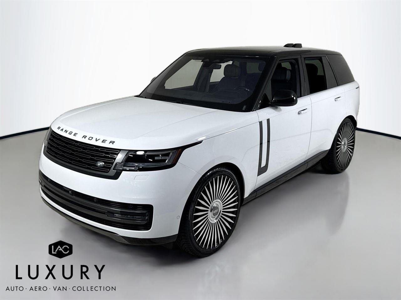 2023 Land Rover Range Rover SE photo 2