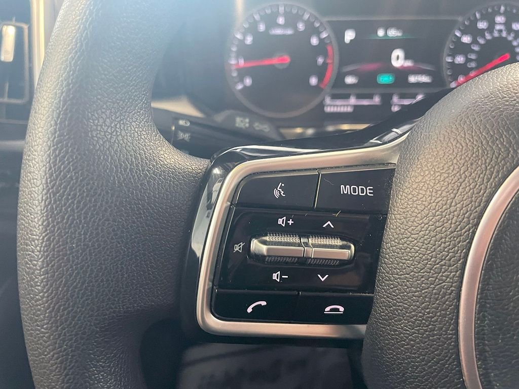 2022 Kia Sorento LX photo 19