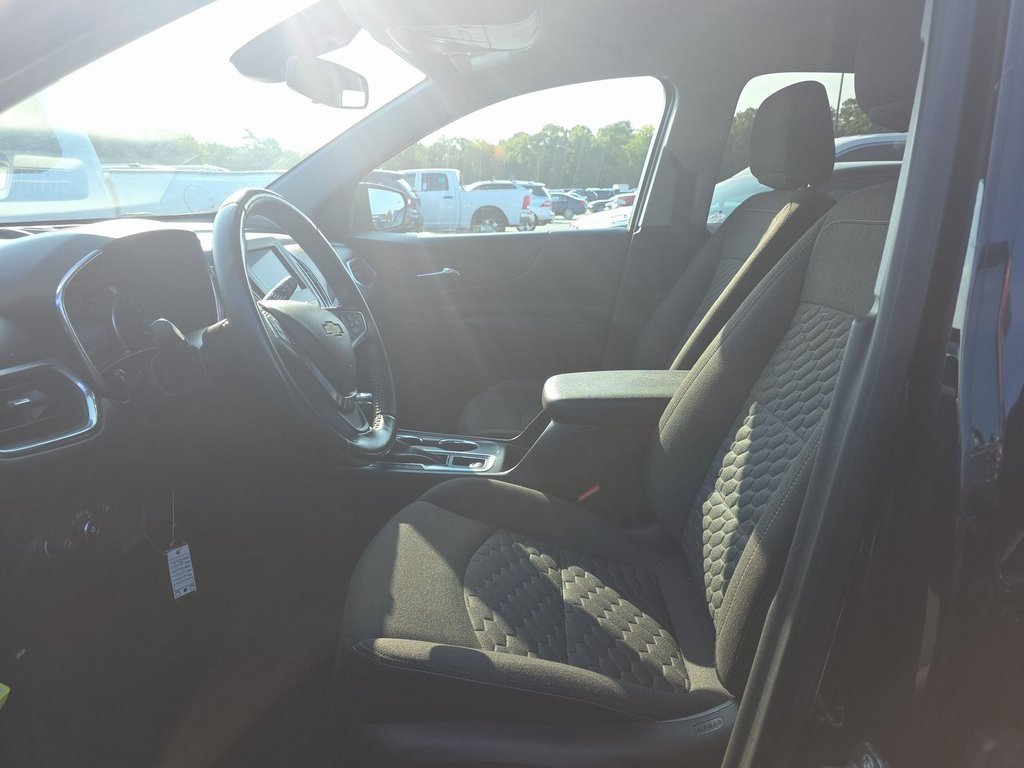 2020 Chevrolet Equinox LT photo 2