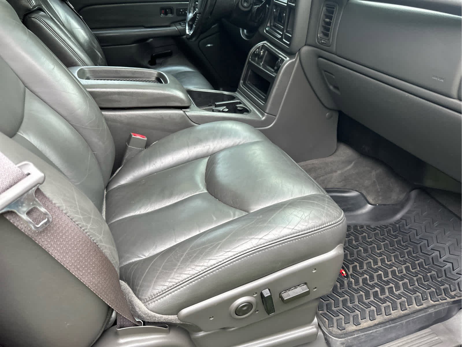 2004 Chevrolet Avalanche photo 3