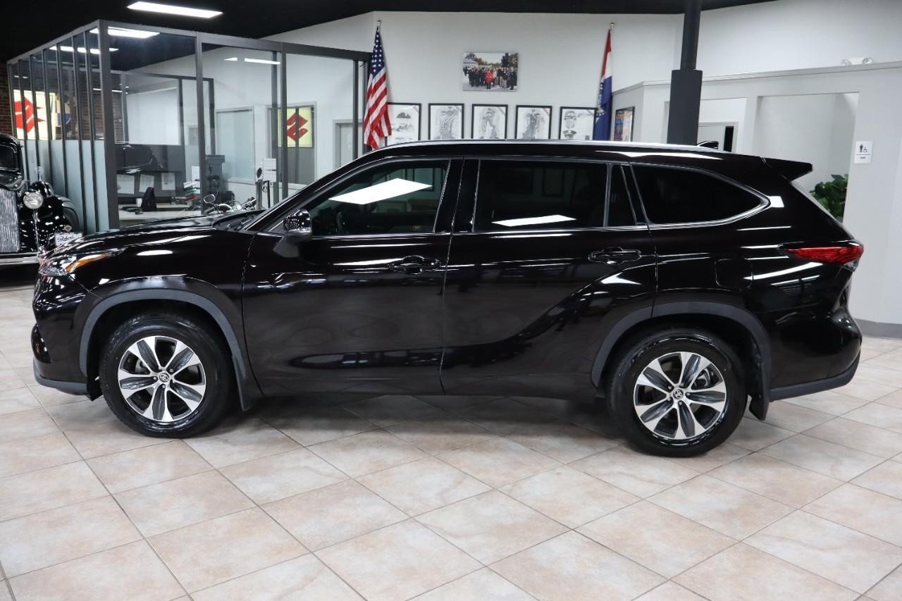 2020 Toyota Highlander XLE photo 2