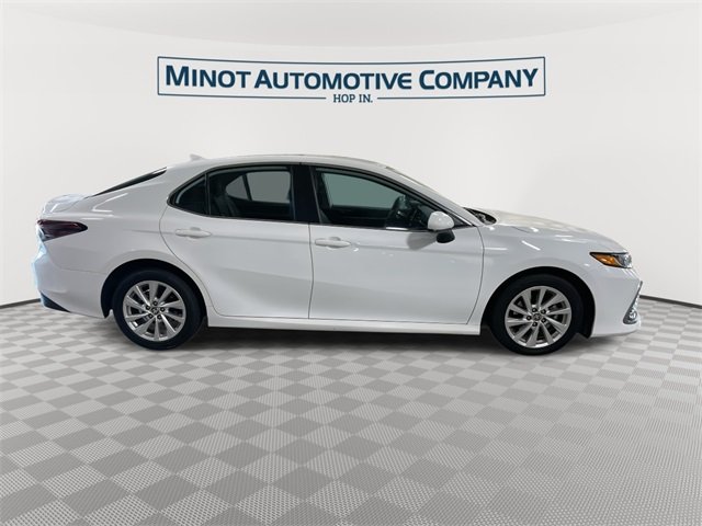 2023 Toyota Camry LE photo 9