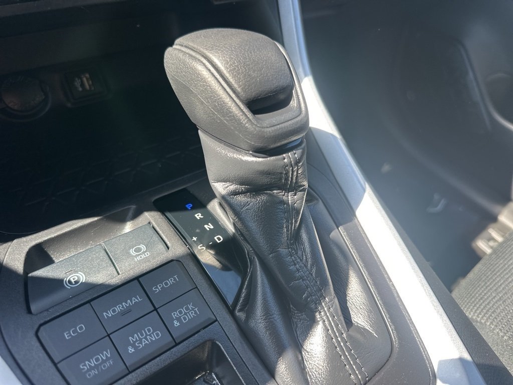 2024 Toyota RAV4 LE photo 13