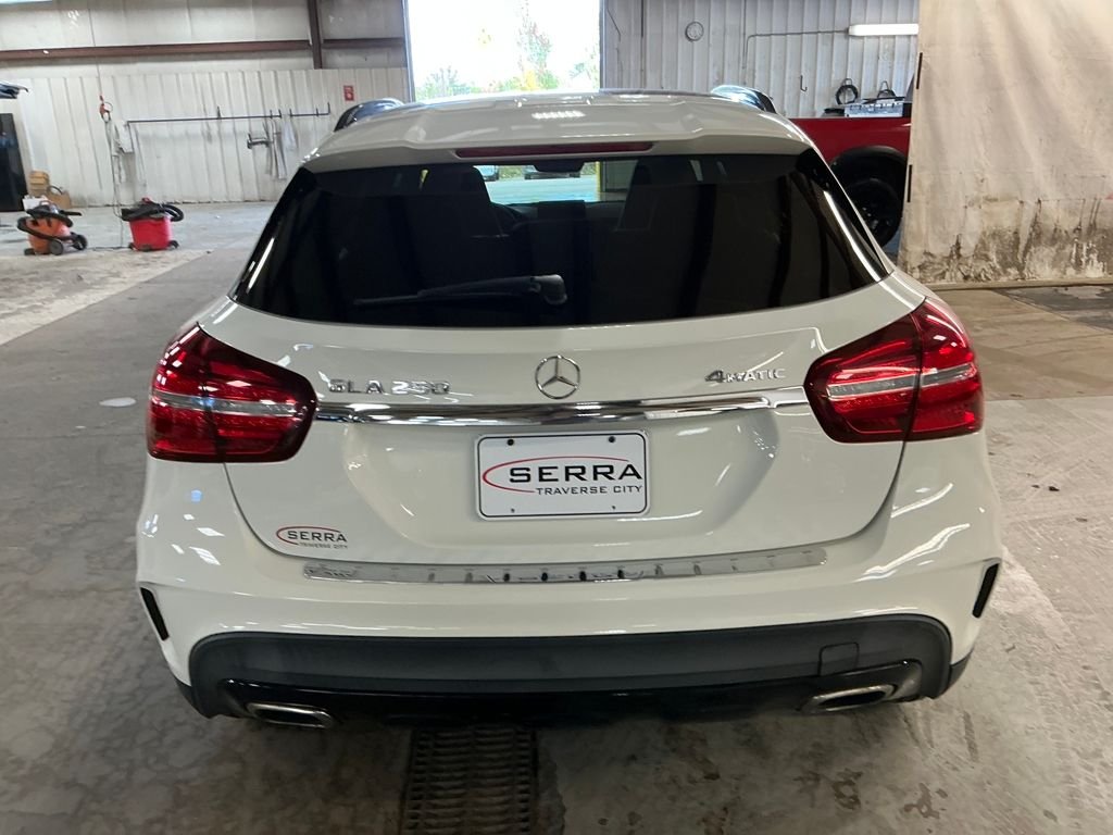 2018 Mercedes Benz GLA 250 4MATIC photo 3