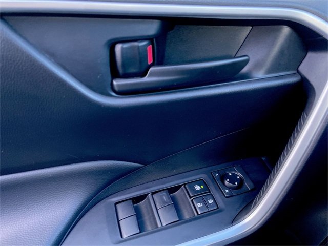 2024 Toyota RAV4 LE photo 3