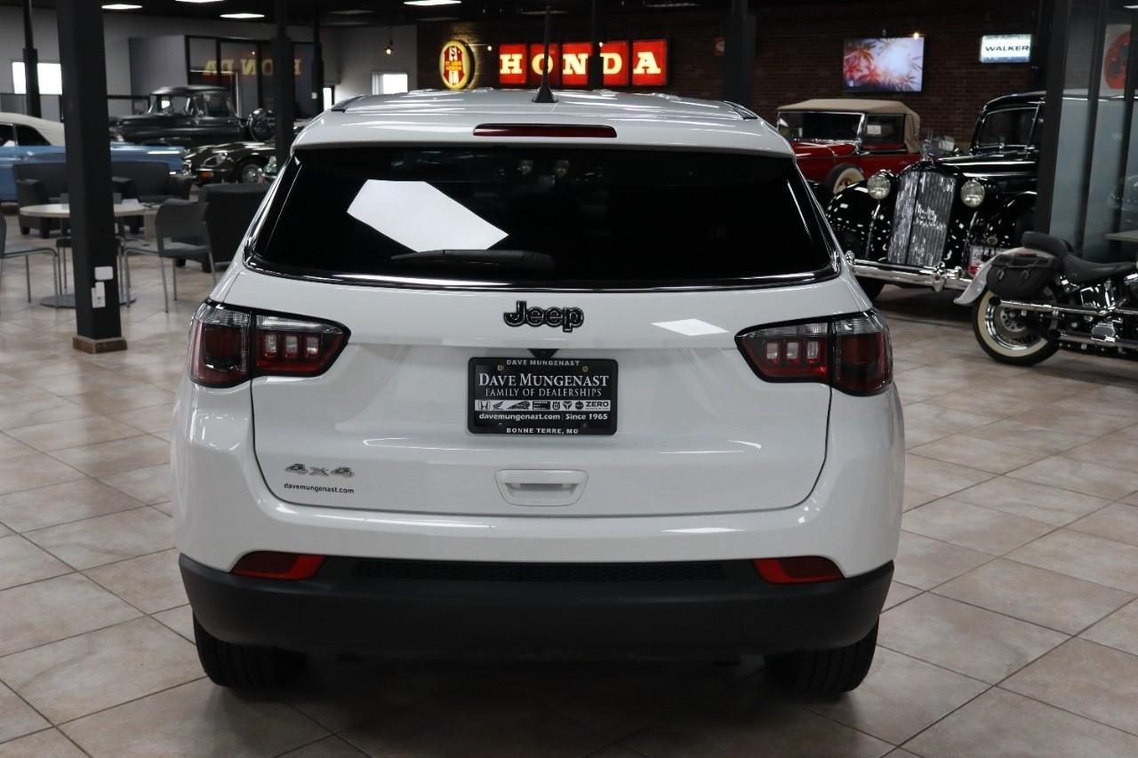 2023 Jeep Compass Sport photo 4
