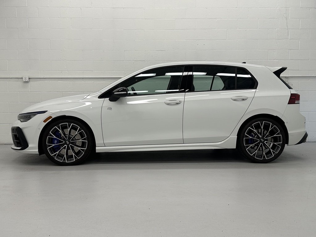 2025 Volkswagen Golf R 2.0 TSI photo 3