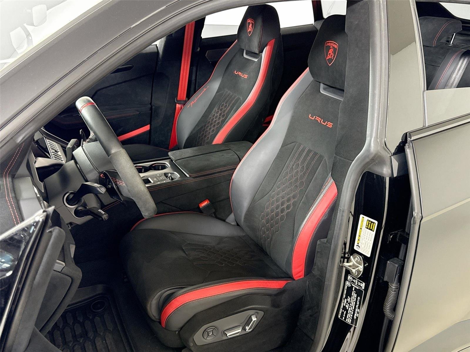 2023 Lamborghini Urus Performante photo 10