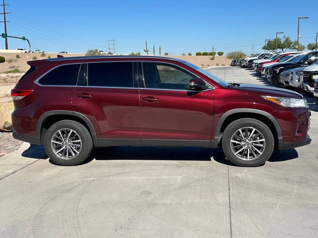 2019 Toyota Highlander SE XLE photo 3