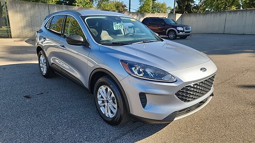 2022 Ford Escape SE photo 2