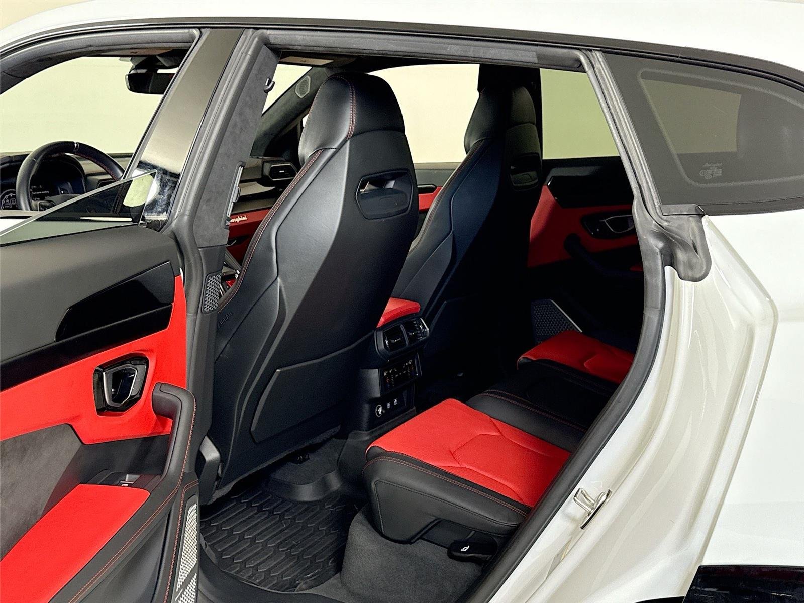 2021 Lamborghini Urus photo 23